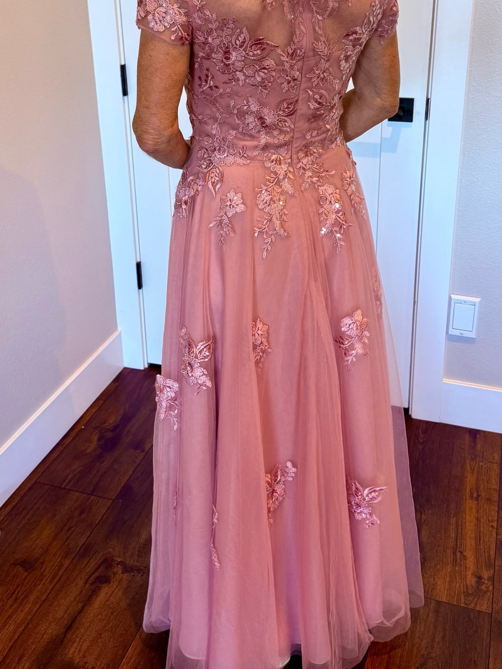 NWT Formal Gown, Mauve Floral Applique’ Lace & Tulle Floor Length V-Neck Dress - Picture 2 of 13